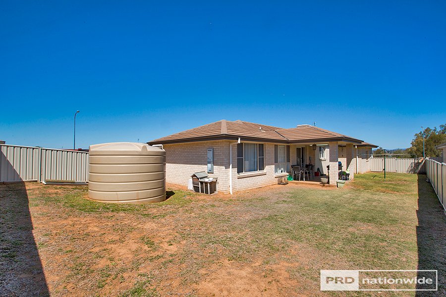 42 Orley Drive TAMWORTH 10