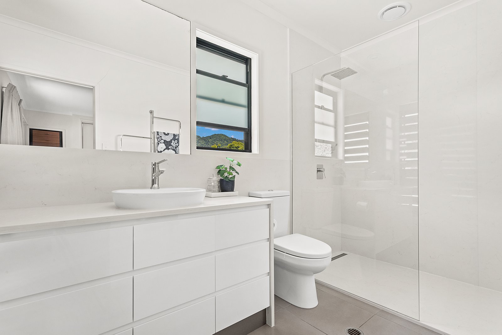 42 Parker Road CANNONVALE 9