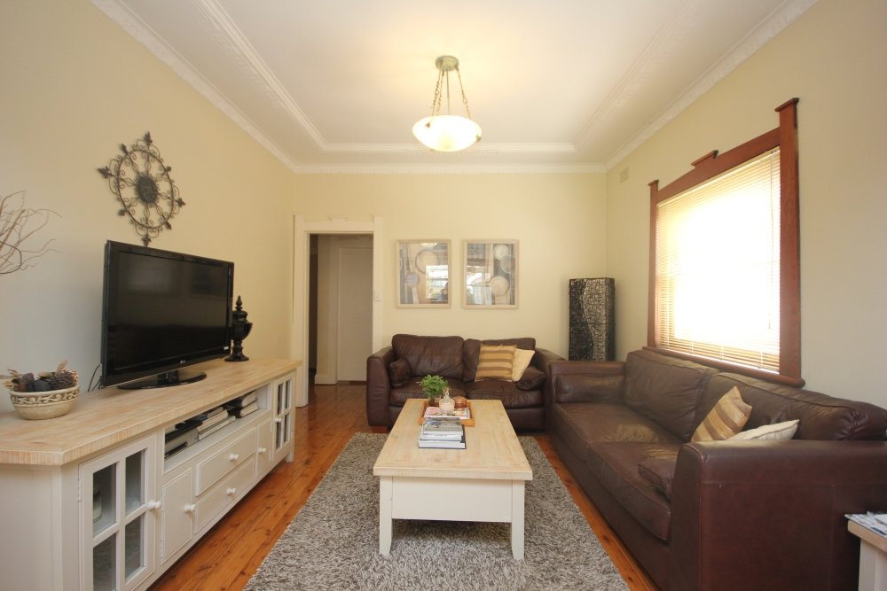 42 Pasadena Street MONTEREY 3