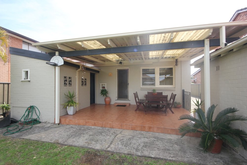 42 Pasadena Street MONTEREY 6