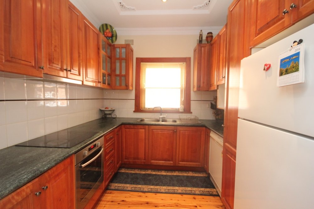 42 Pasadena Street MONTEREY 4