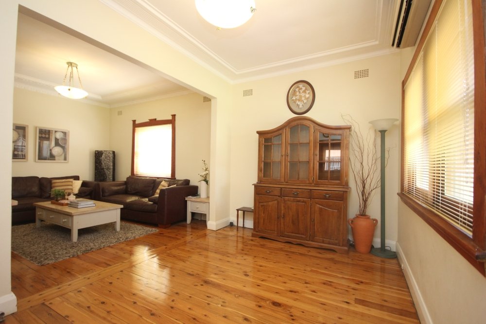 42 Pasadena Street MONTEREY 1