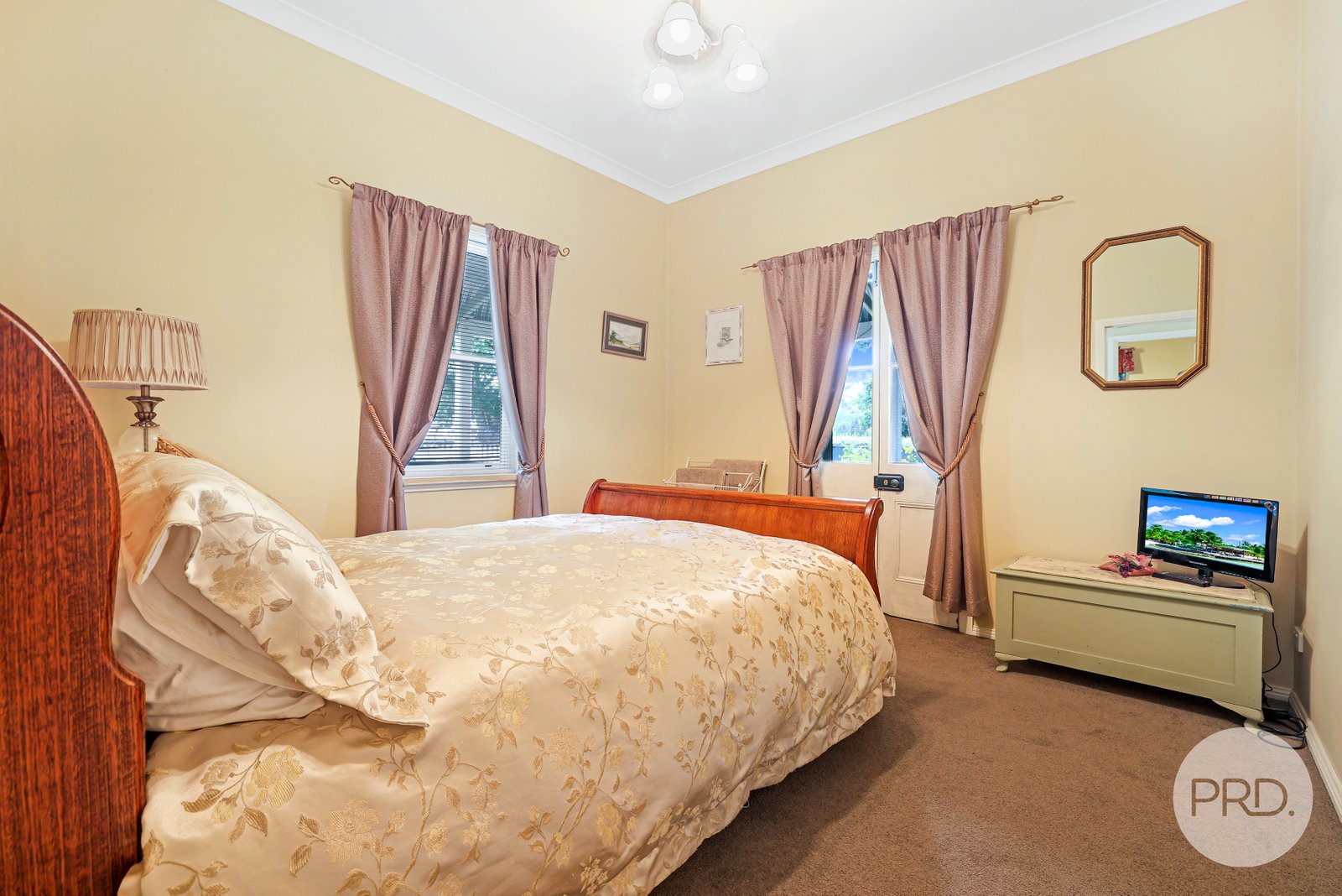 42 Pryor Street QUIRINDI 9