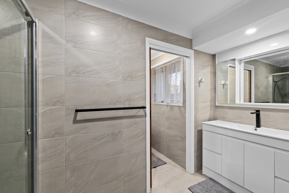 42 Razorbill Drive Burleigh Waters 8