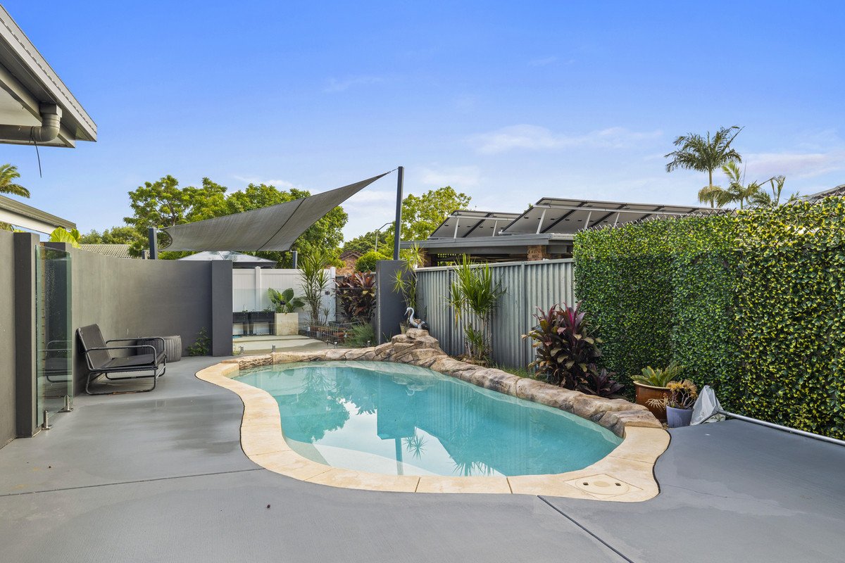 42 Razorbill Drive Burleigh Waters 2