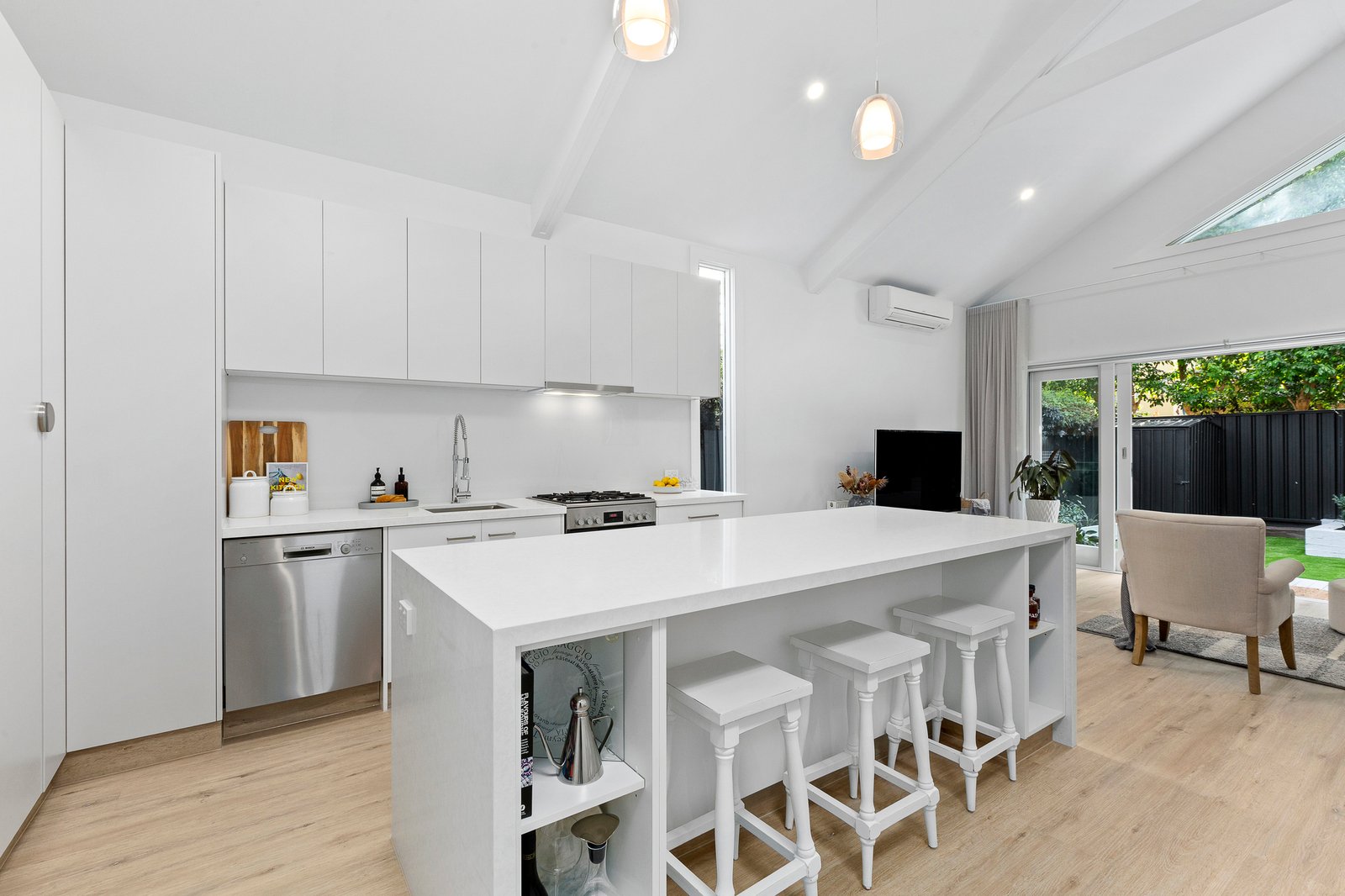 42 Rothesay Avenue, Elwood, 3184