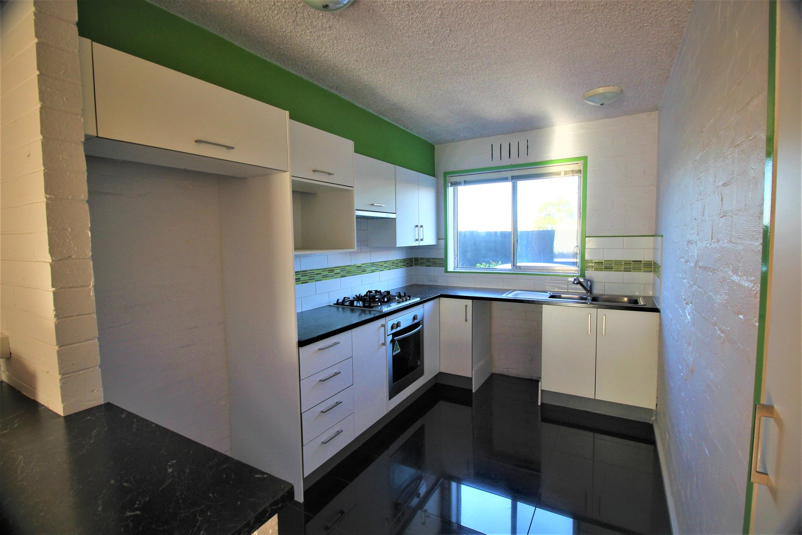 Gallery: 4/2 Ruabon Road
