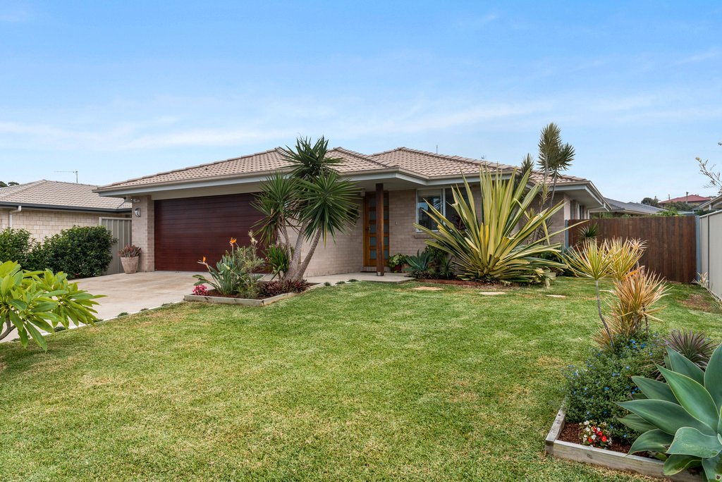 42 Saltwater Crescent CORINDI BEACH 15