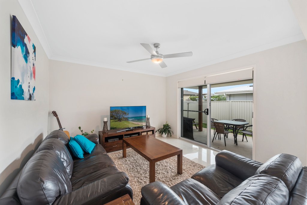 42 Saltwater Crescent CORINDI BEACH 16