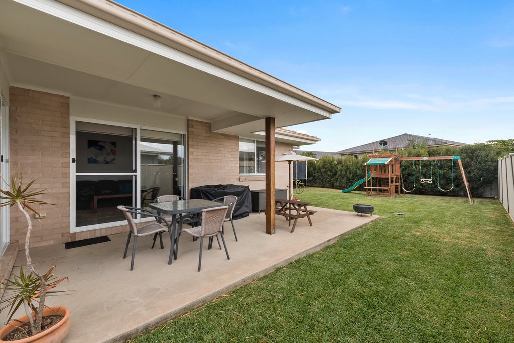42 Saltwater Crescent CORINDI BEACH 18