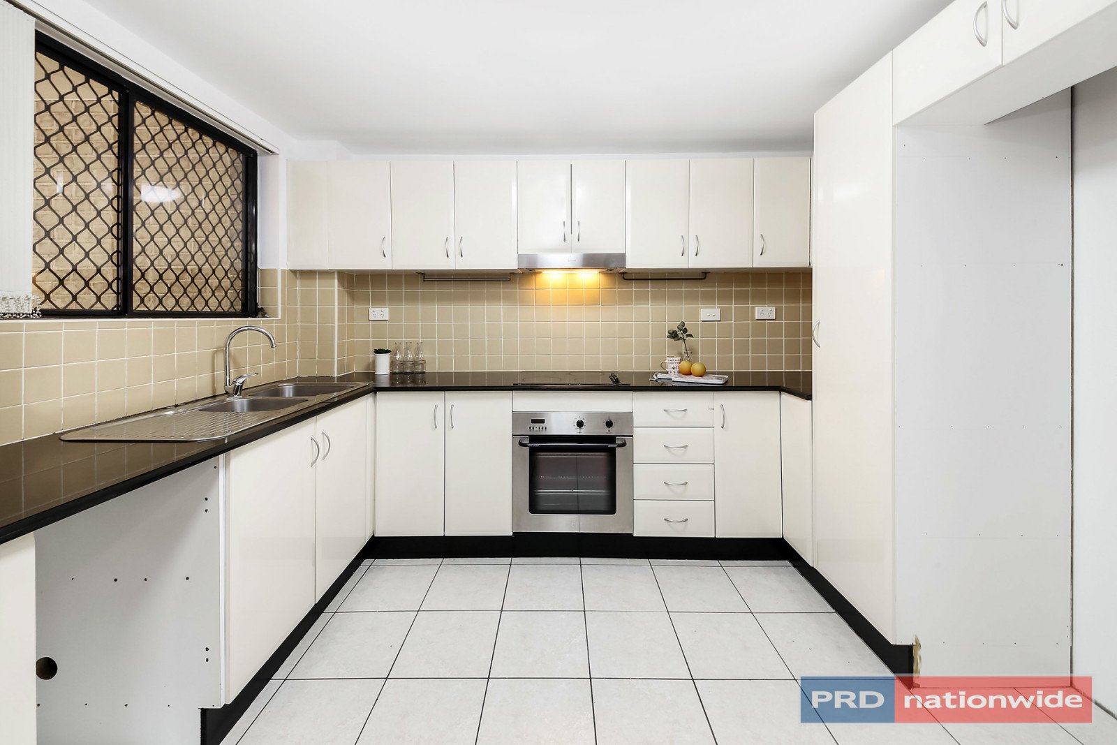 4/2 Shaftesbury Street CARLTON 3