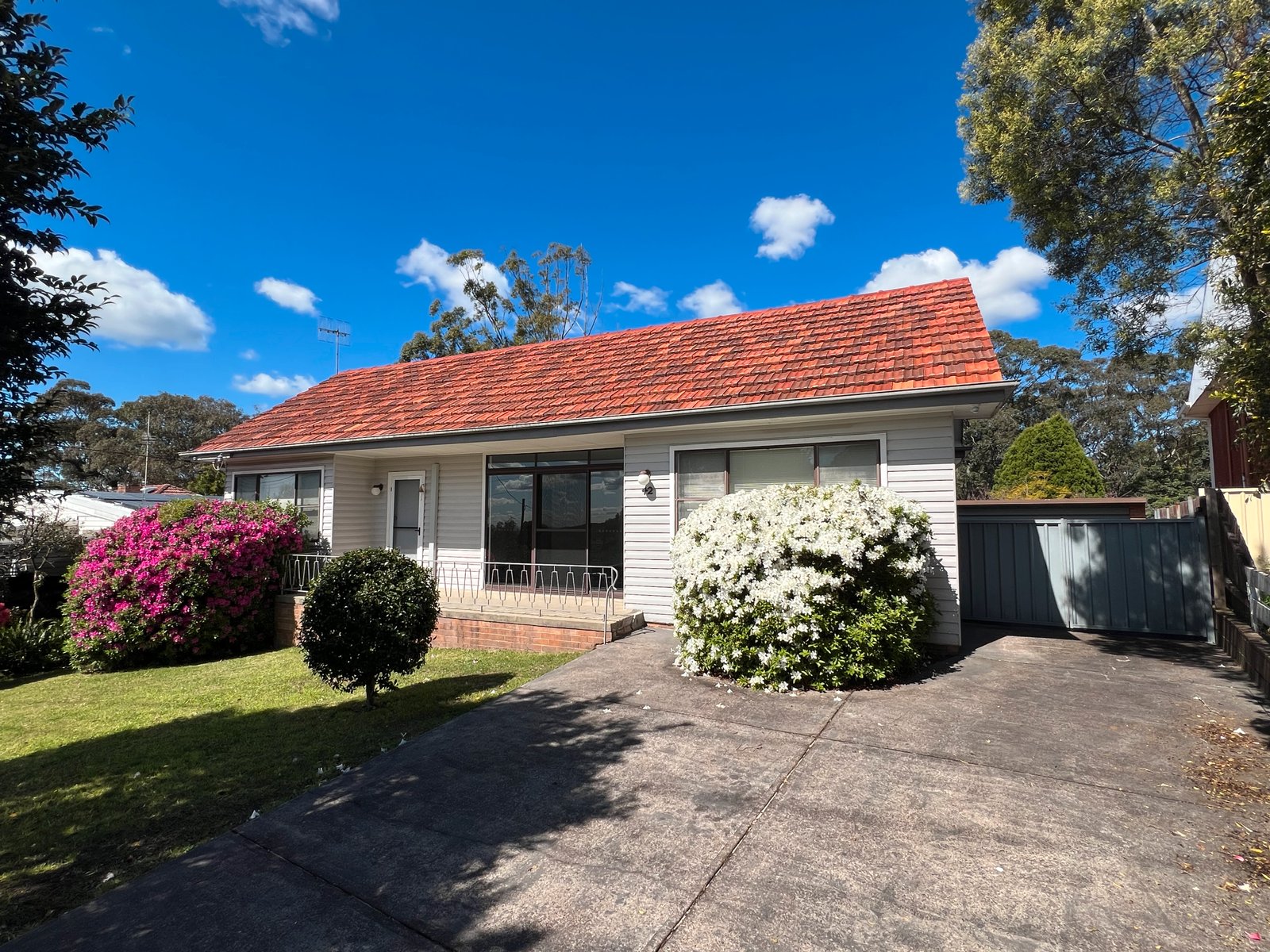 42 Stuart St  Kotara South 2