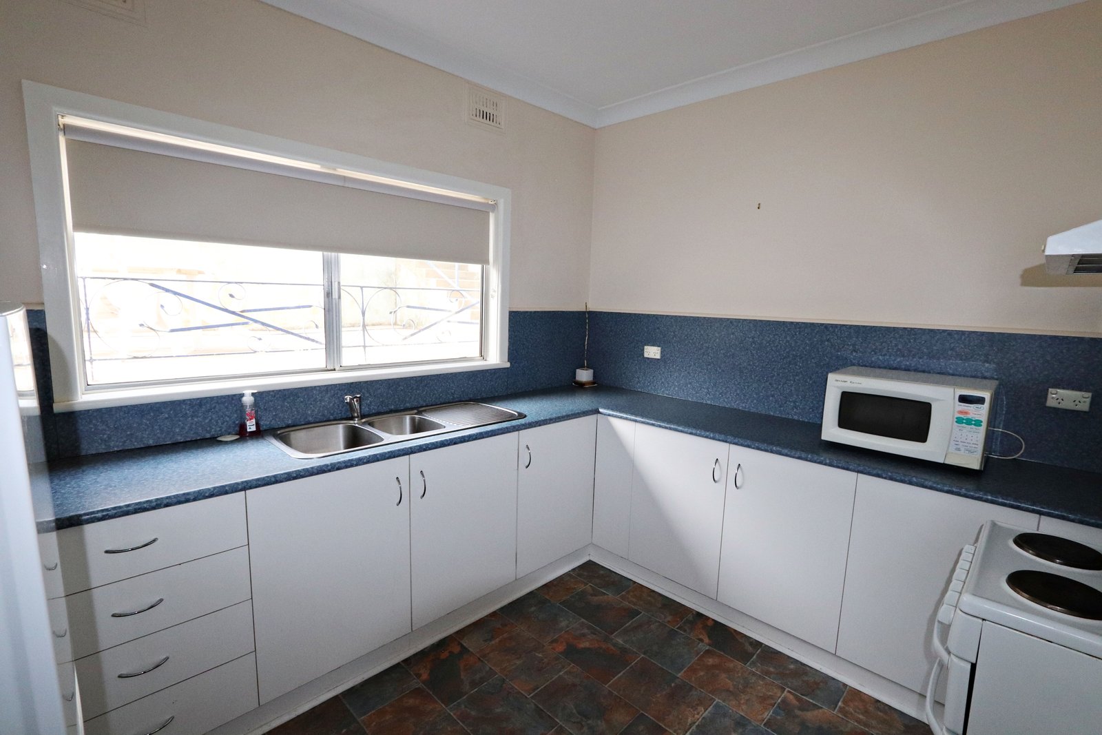 42 The Parade TUMBARUMBA 2