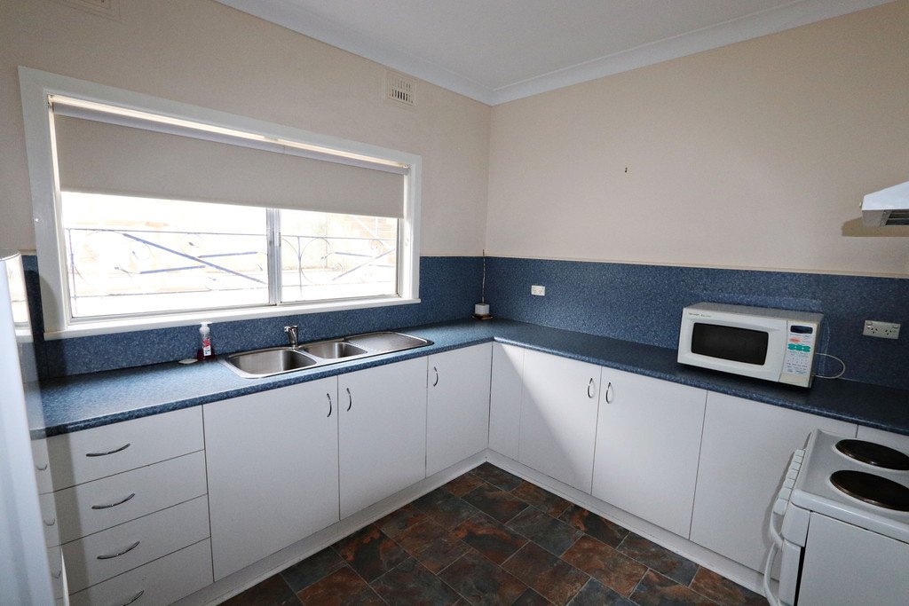 42 The Parade TUMBARUMBA 2