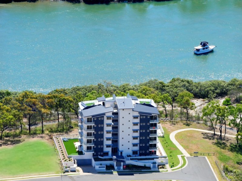 4/2 The Promenade BOYNE ISLAND 1