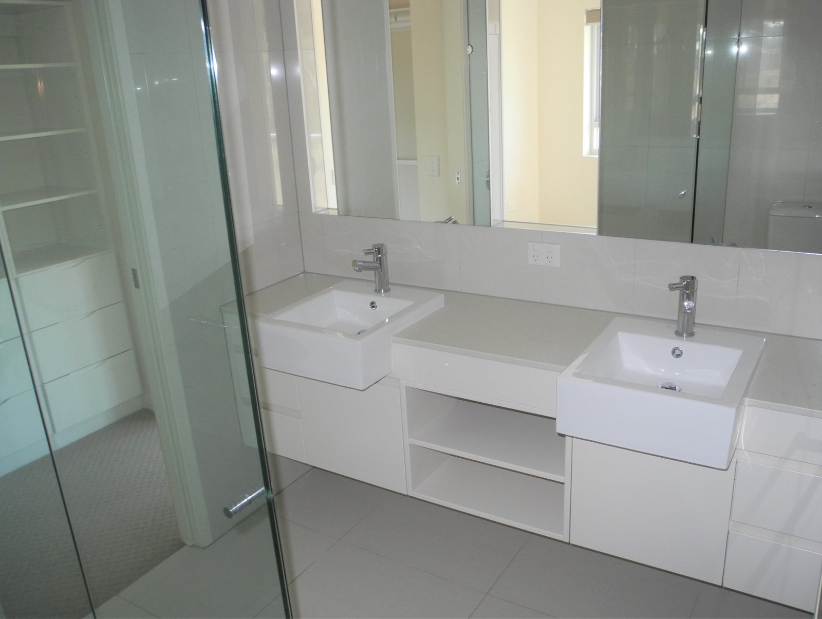 4/2 The Promenade BOYNE ISLAND 5