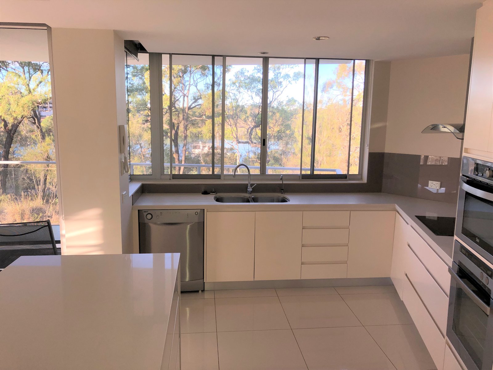 4/2 The Promenade BOYNE ISLAND 10