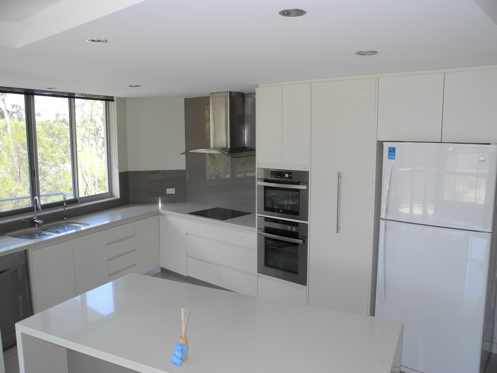 4/2 The Promenade BOYNE ISLAND 11