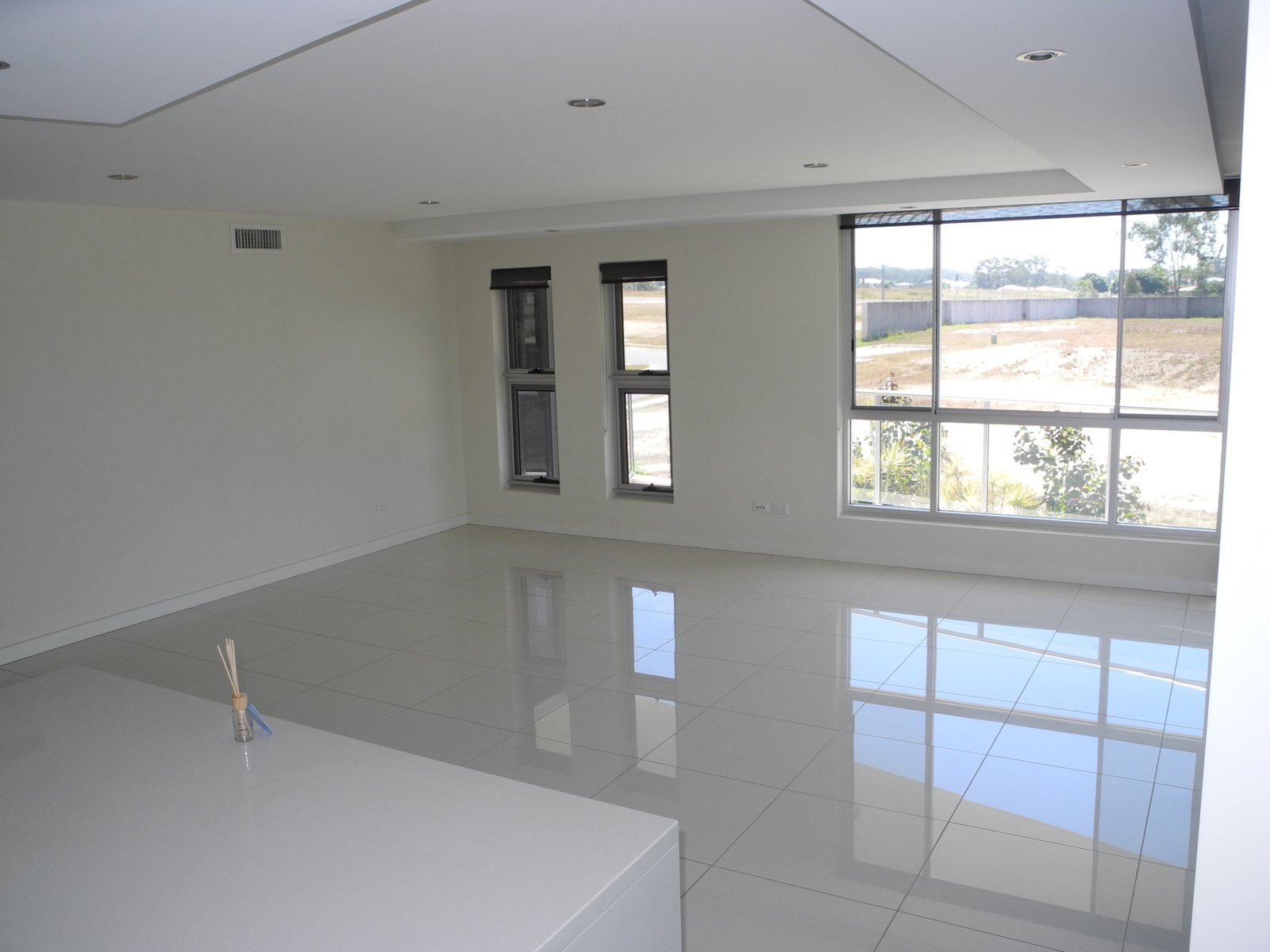 4/2 The Promenade BOYNE ISLAND 12
