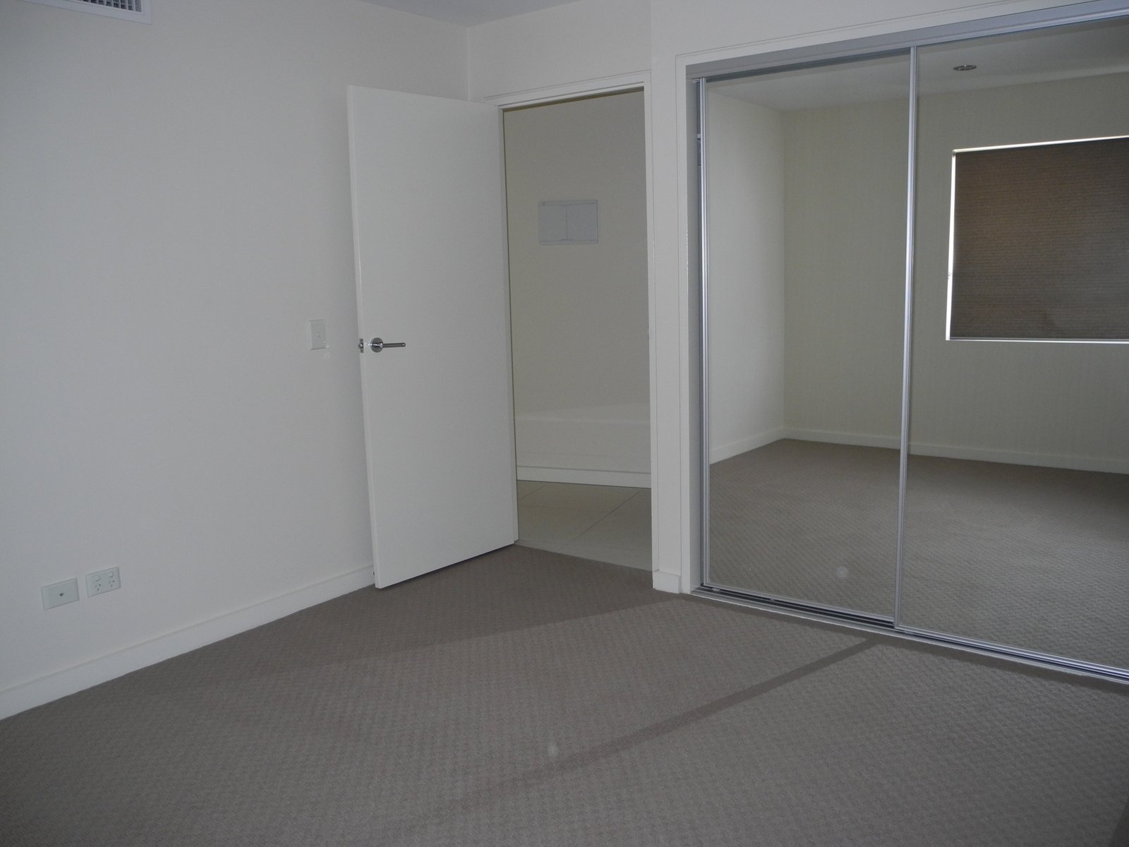 4/2 The Promenade BOYNE ISLAND 13