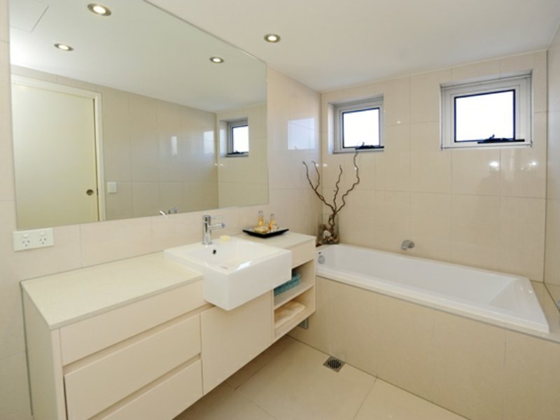 4/2 THE Promenade BOYNE ISLAND 6