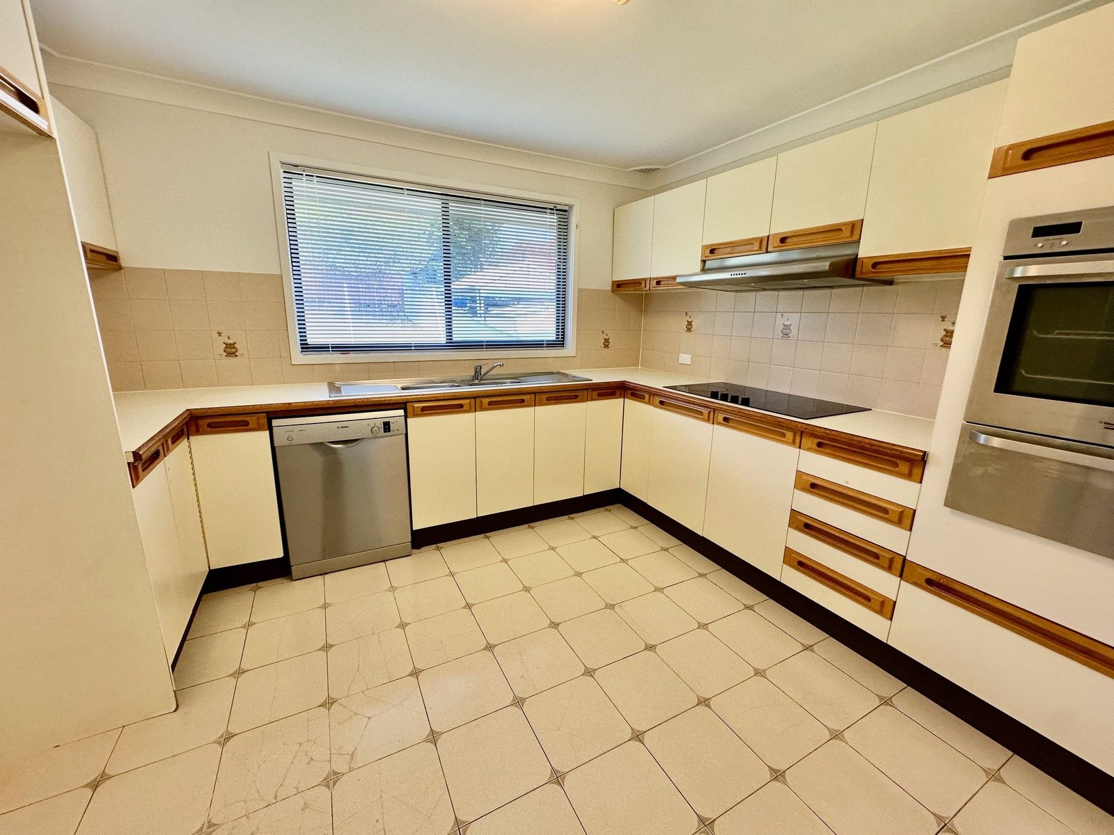 42 Trevelyan Street BOTANY 4