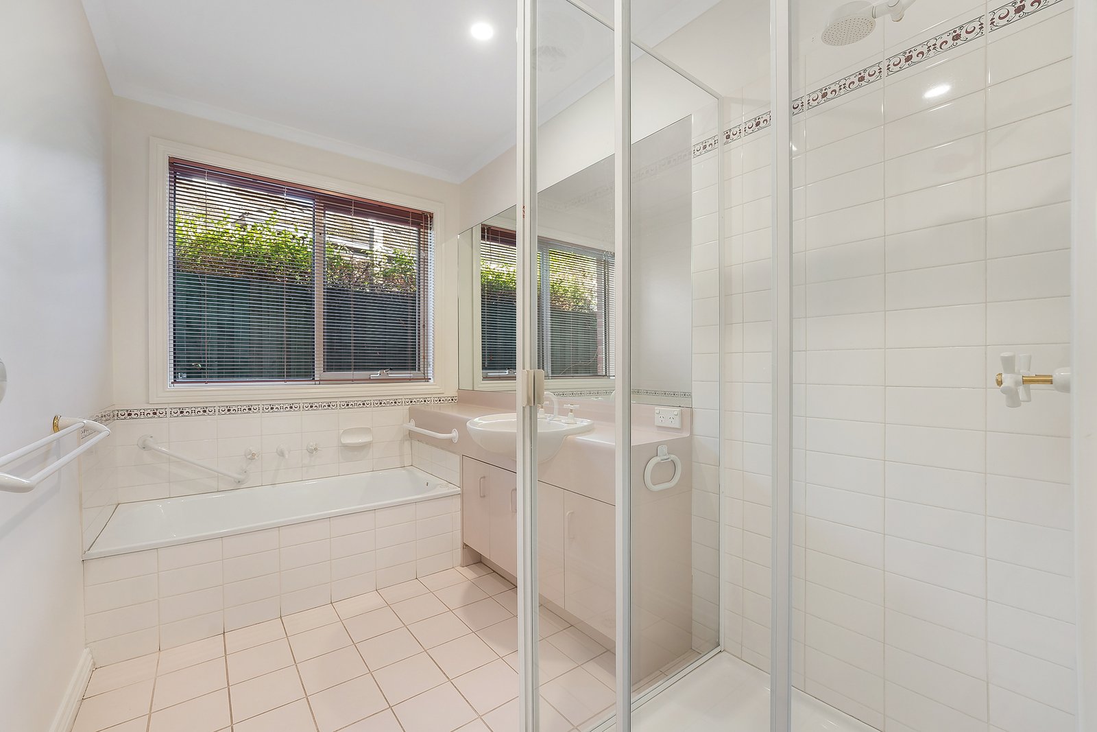 42 Vaughan Crescent, Kew East, 3102