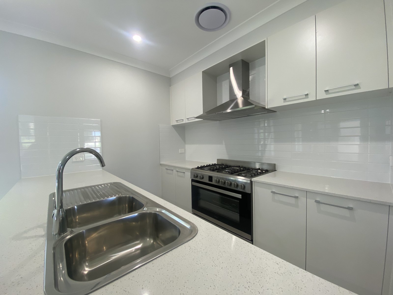 42 Vlatko Drive WEST HOXTON 3