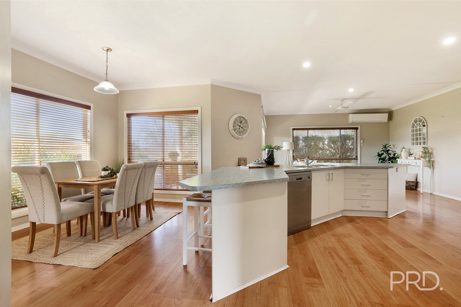 42 Warwick Road HILLVUE 14