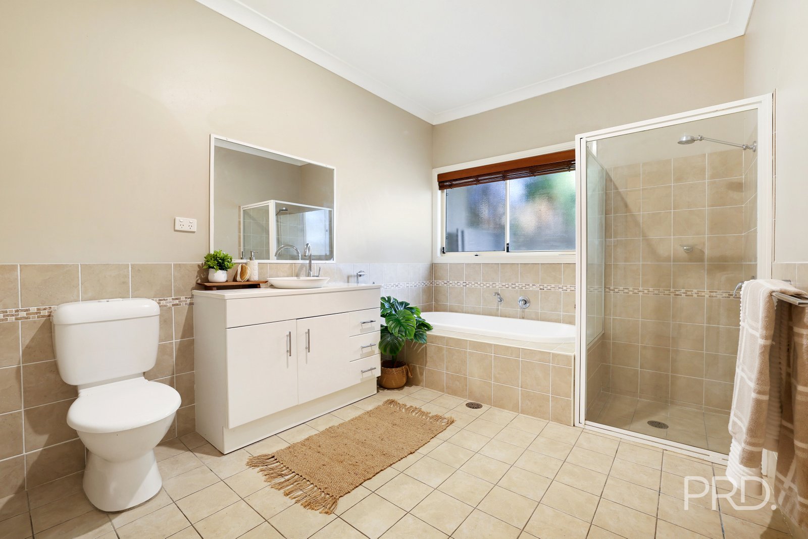 42 Warwick Road HILLVUE 21