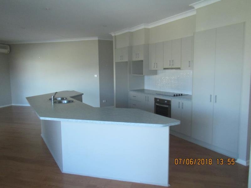 42 Warwick Road TAMWORTH 4
