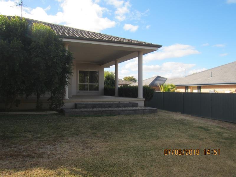 42 Warwick Road TAMWORTH 8