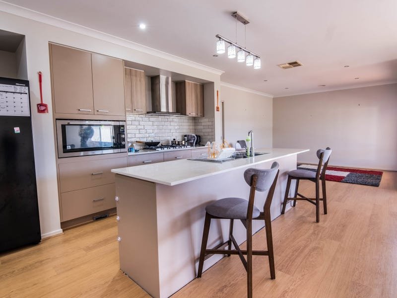 42 Wendouree Drive KIALLA 8