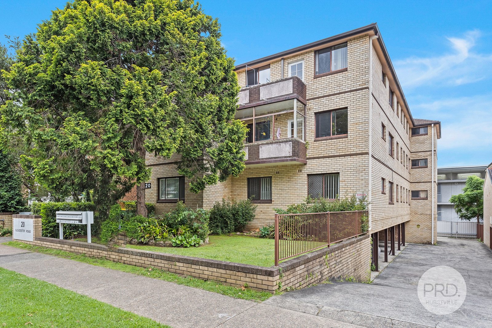 4/20 Gloucester Road HURSTVILLE 1