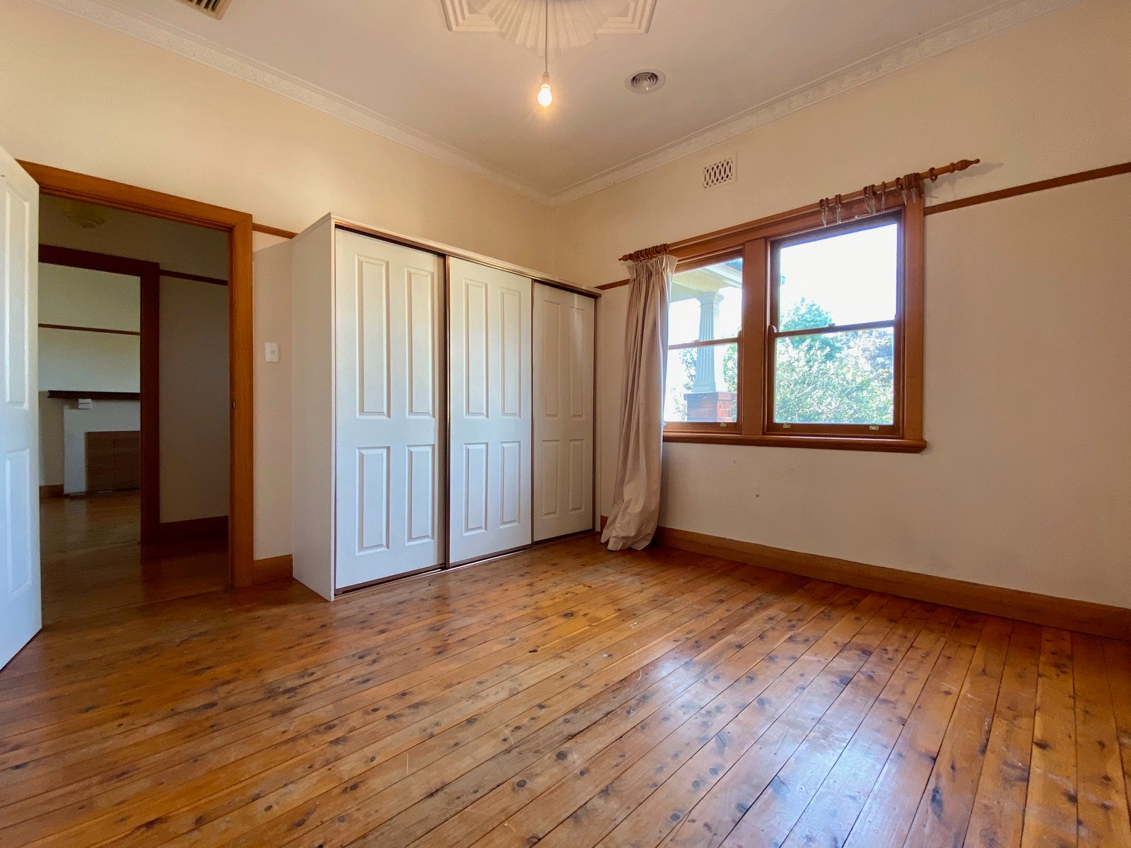 420 Hovell Street SOUTH ALBURY 7