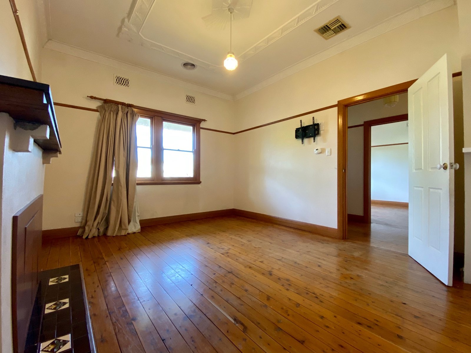 420 Hovell Street SOUTH ALBURY 8