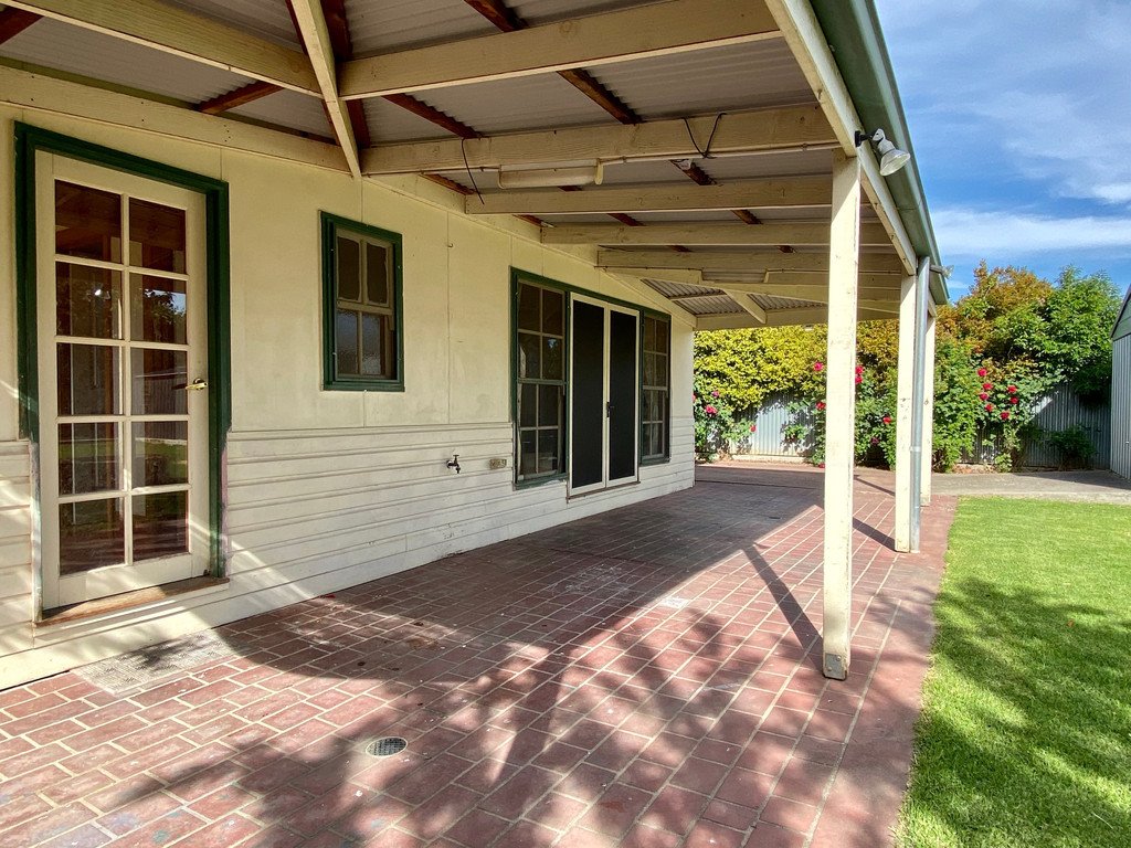 420 Hovell Street SOUTH ALBURY 12