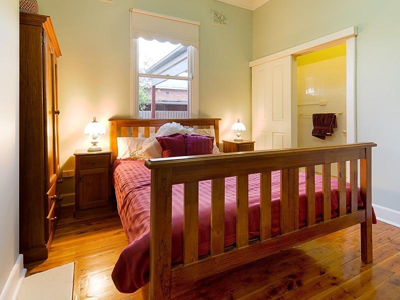 420 Macauley Street SOUTH ALBURY 7