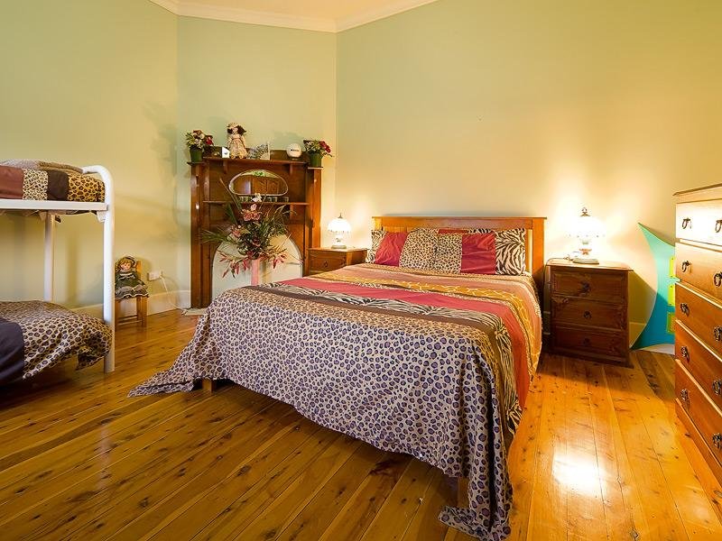 420 Macauley Street SOUTH ALBURY 9