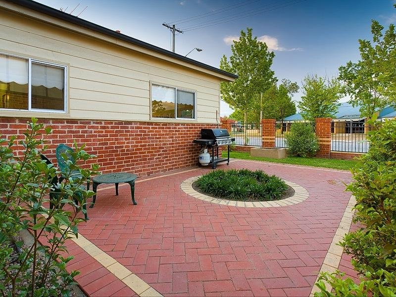 420 Macauley Street SOUTH ALBURY 13