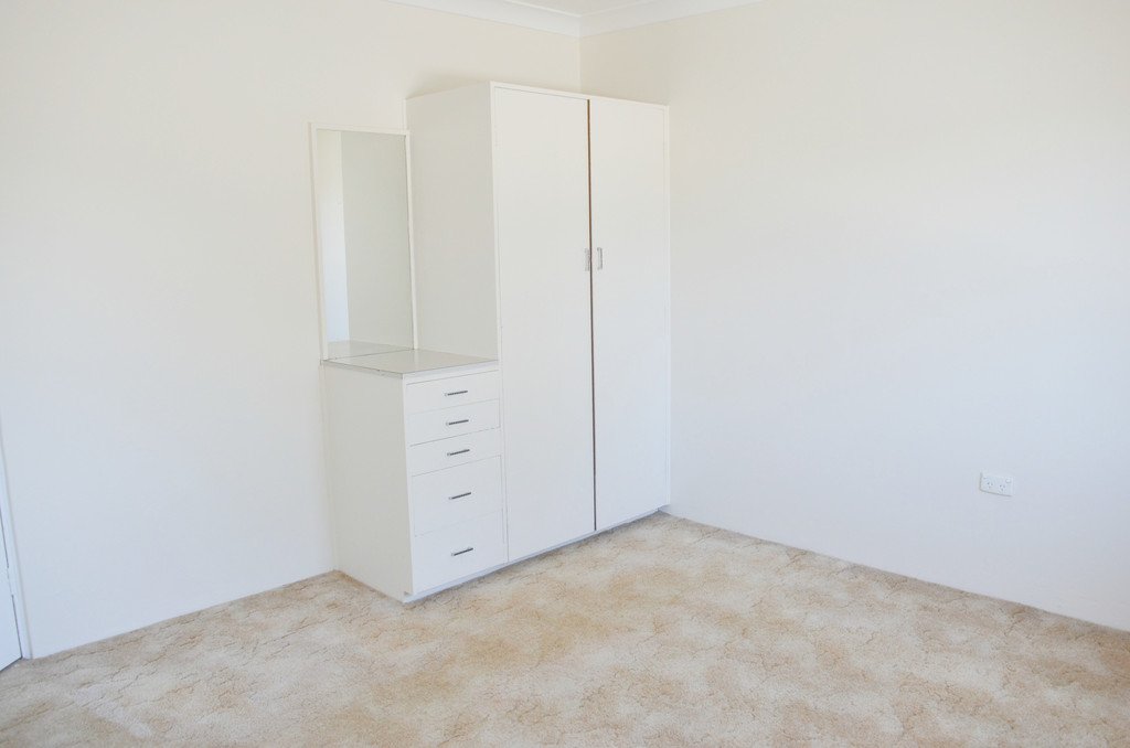 4/201 Lake Albert Road KOORINGAL 5