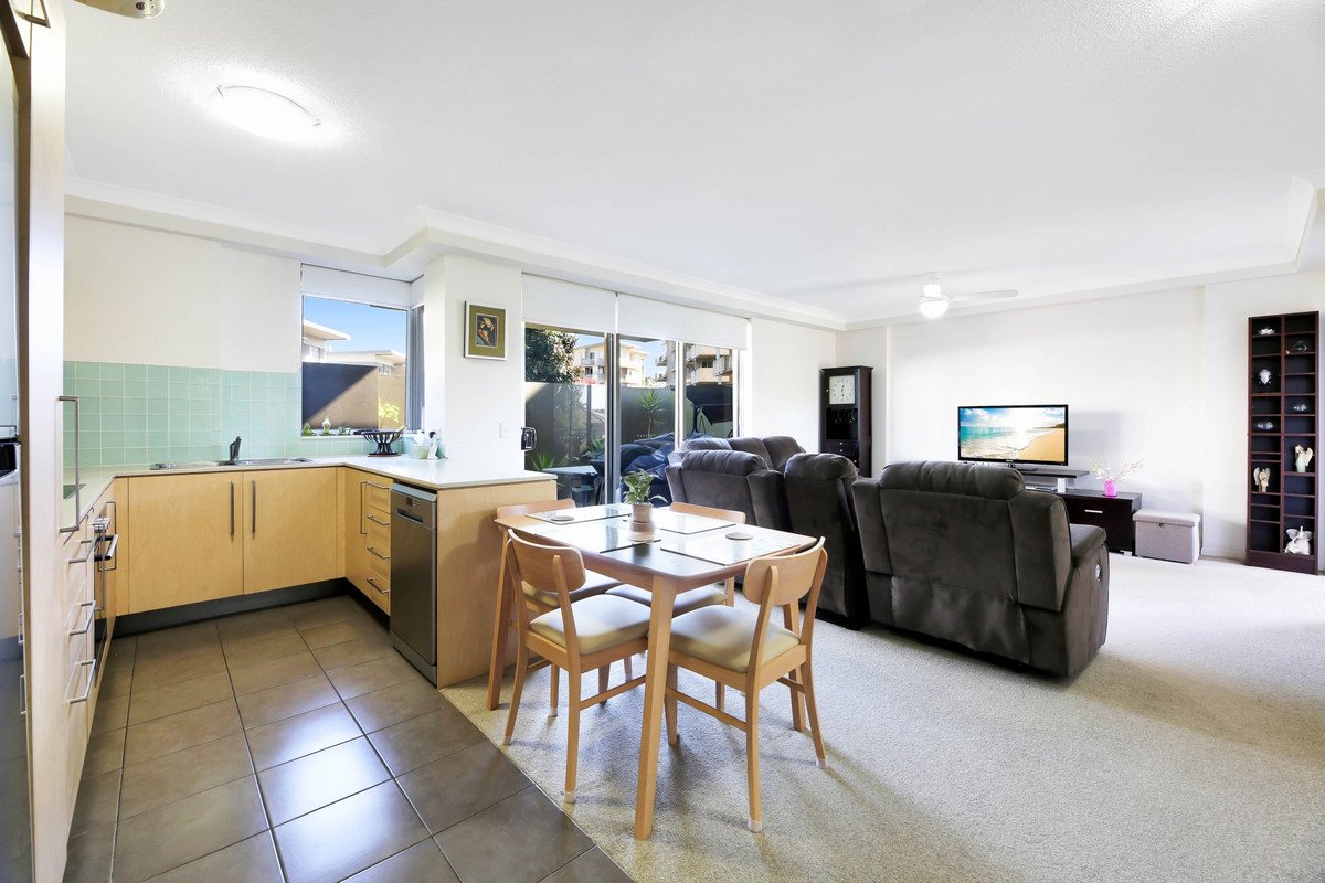 4206/12 Executive Drive Burleigh Waters 3