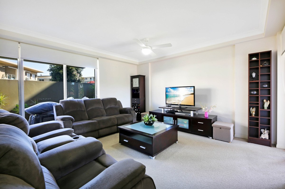 4206/12 Executive Drive Burleigh Waters 4