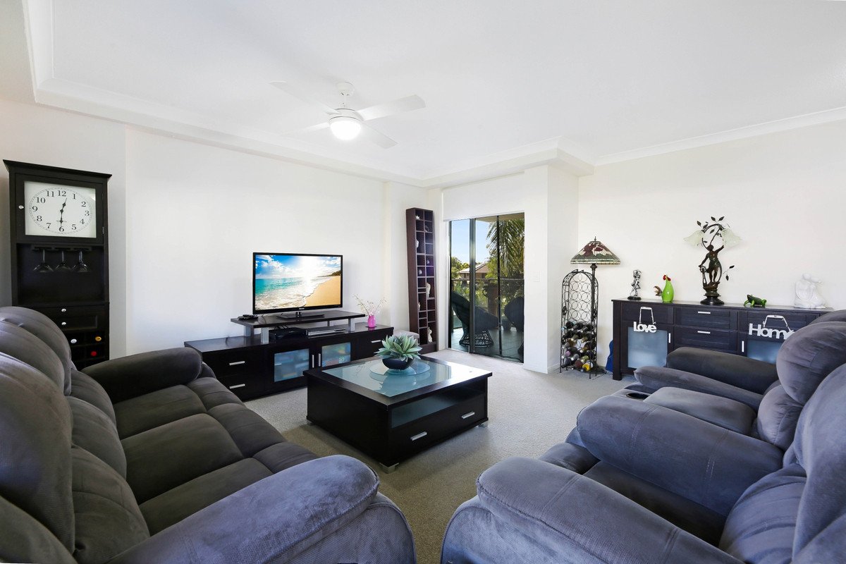 4206/12 Executive Drive Burleigh Waters 5