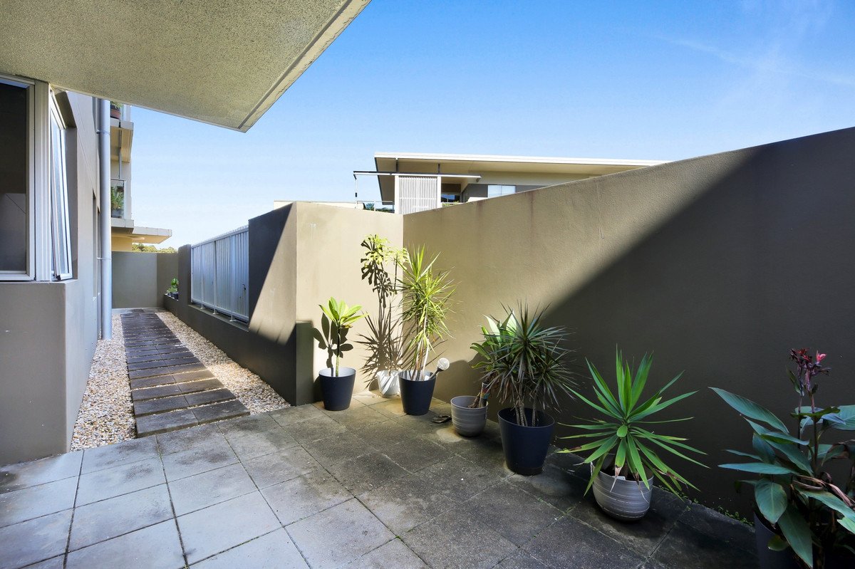 4206/12 Executive Drive Burleigh Waters 14