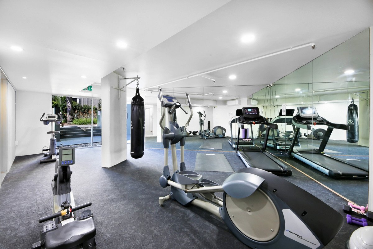 4206/12 Executive Drive Burleigh Waters 16