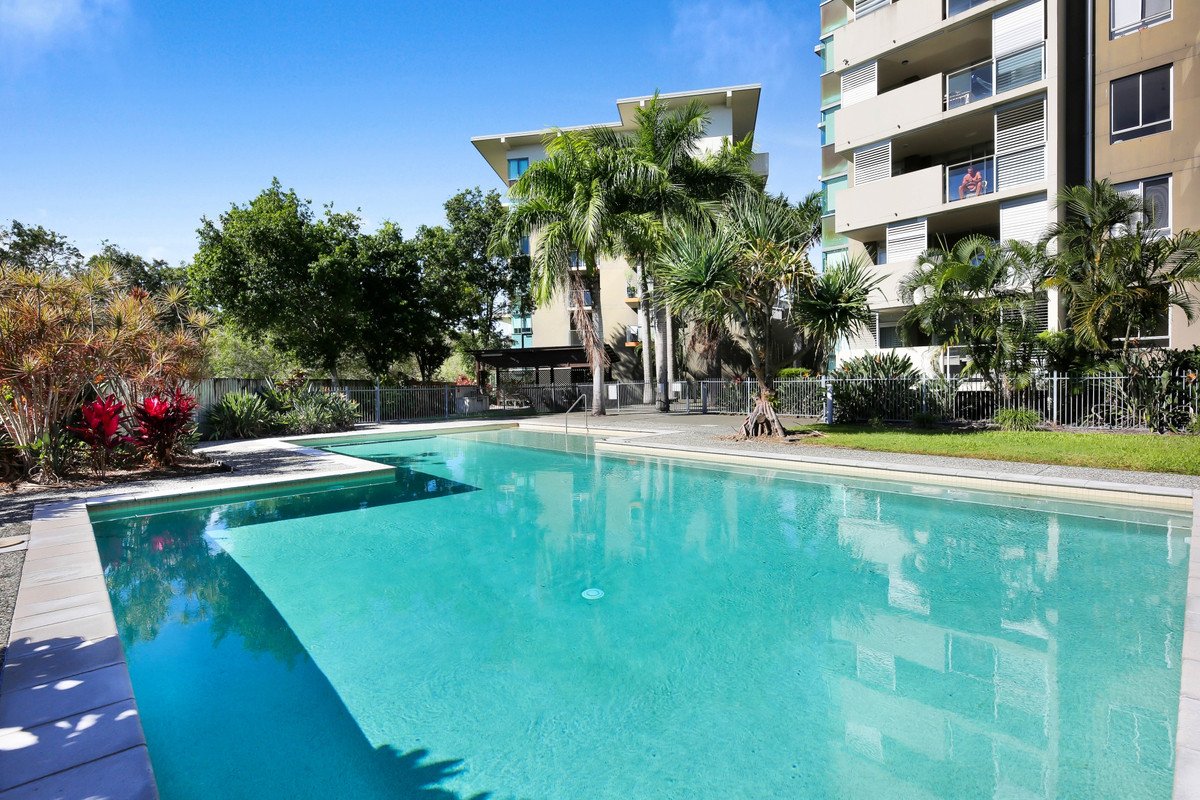 4206/12 Executive Drive Burleigh Waters 17