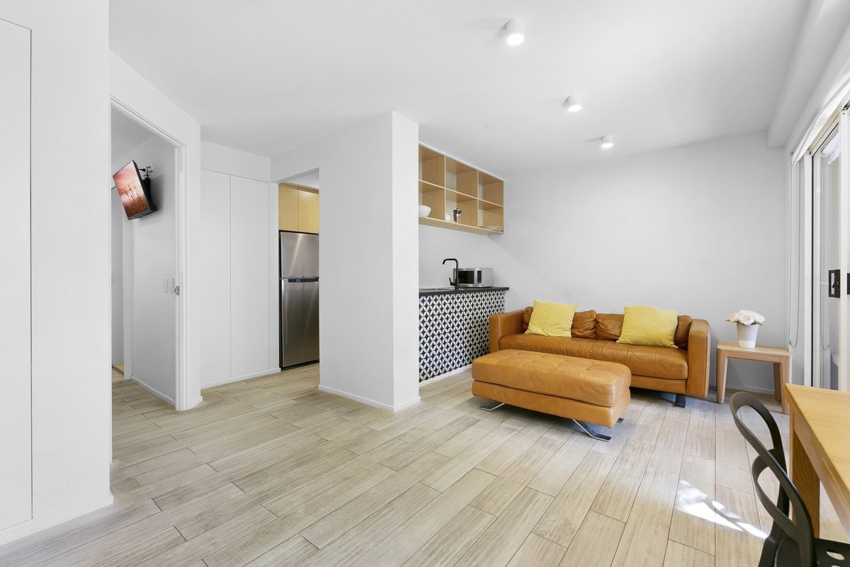 4/21-25 Peerless Avenue Mermaid Beach 3