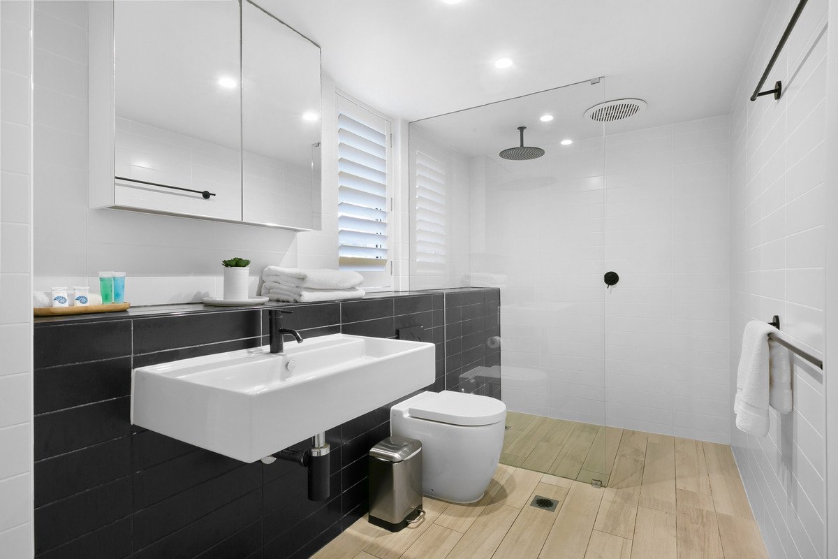 4/21-25 Peerless Avenue Mermaid Beach 10