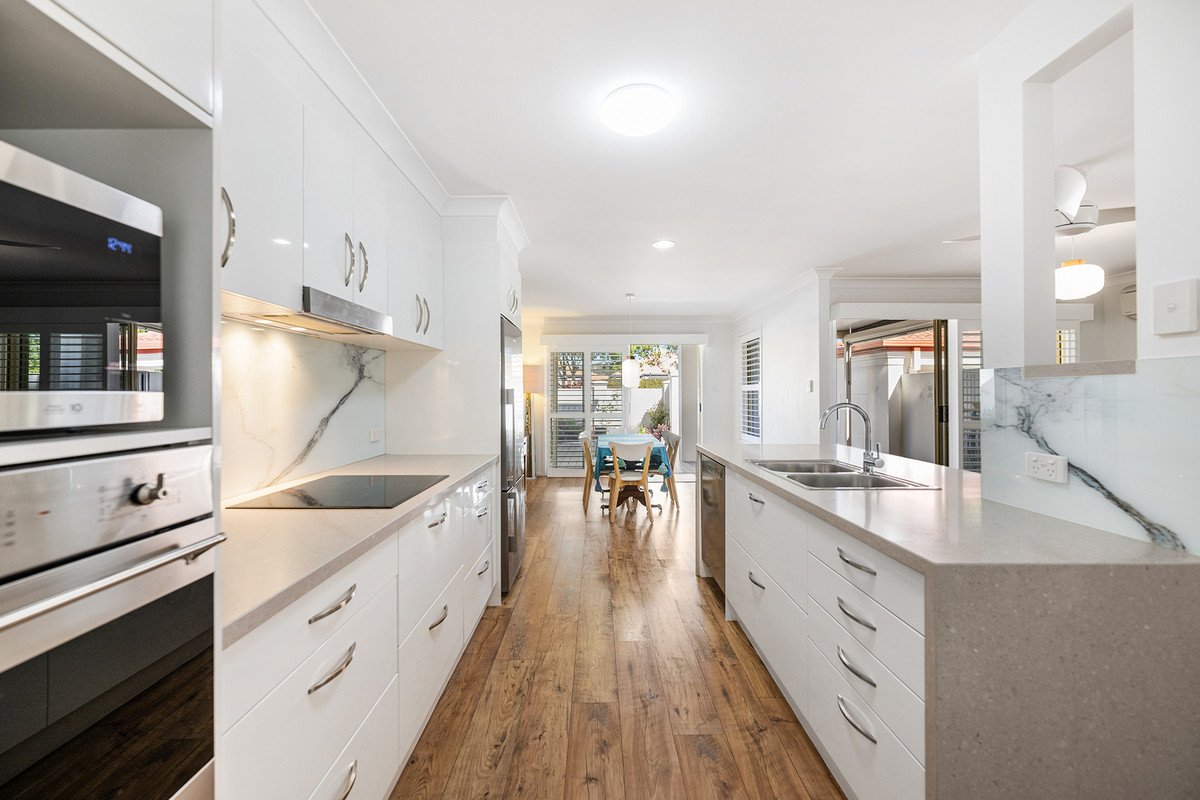 4/21 Beachcomber Court Burleigh Waters 5